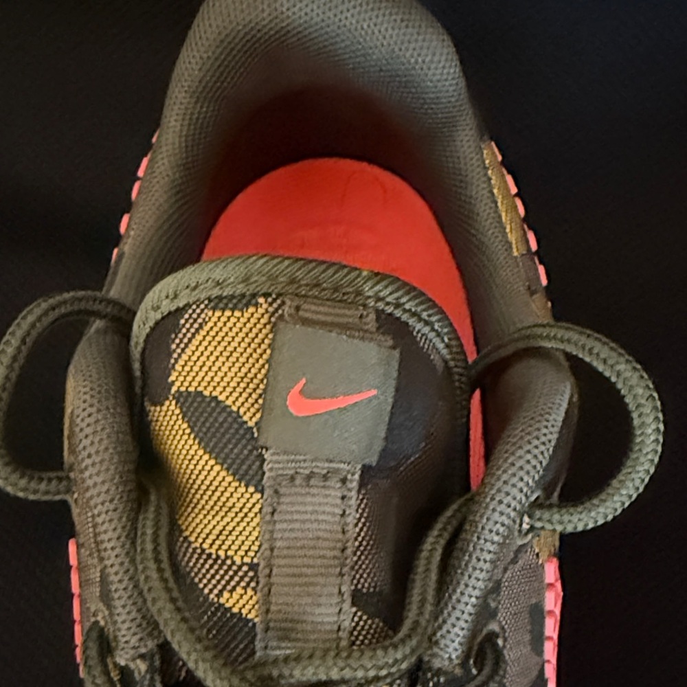 Nike roshe one sneakers , atomic pink and camo print - Picture 2 of 7